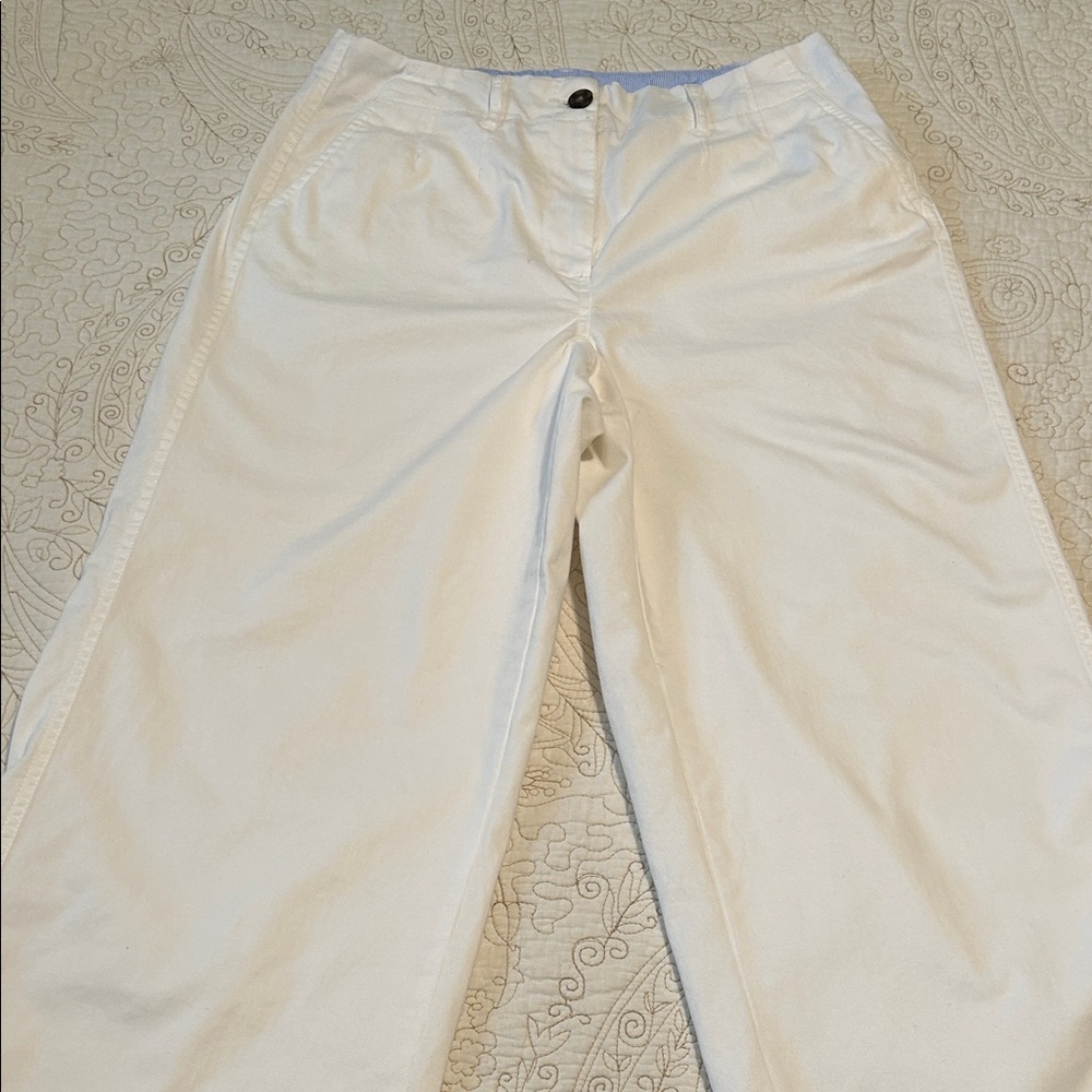 Crown & Ivy Off-White Cropped Pants